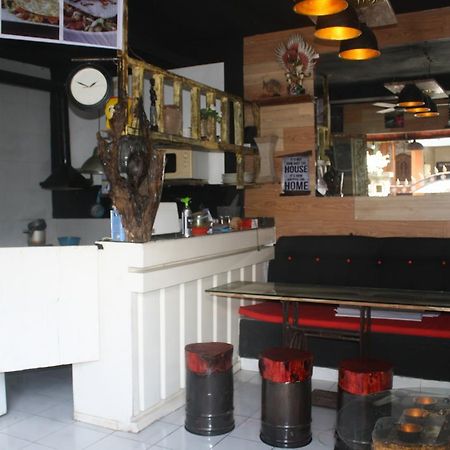 Gusti Homestay Kerobokan ภายนอก รูปภาพ